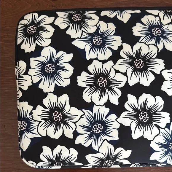 Kate Spade Black and White Floral Laptop Sleeve - Picture 11 of 16
